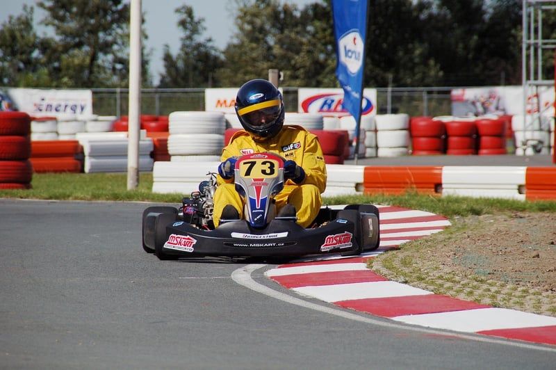 Préparer votre première course de karting amateur : guide ultime 2026